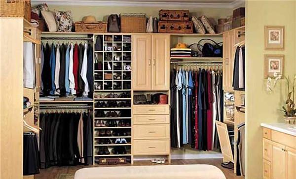 什么是走入式衣柜 卧室里的走入式衣柜尺寸_搜