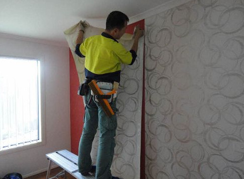 自己动手贴墙纸 这些技巧和处理方法要学会_搜