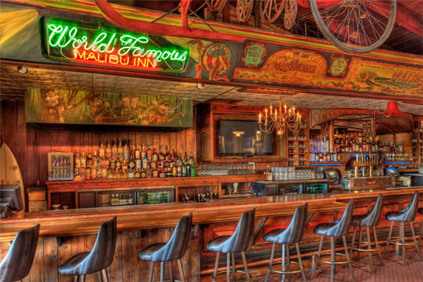 酒吧吧台设计要点 酒吧吧台尺寸_搜狐焦点家居_设计攻略_设计技巧_房间设计