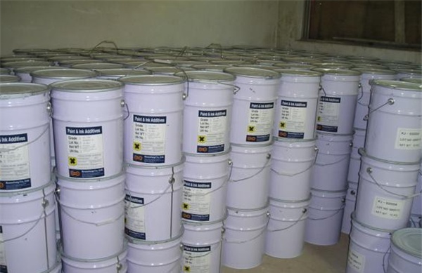 规模以外,所以制得的丙烯酸树脂漆具有优良的耐光性及抗野外老化功能